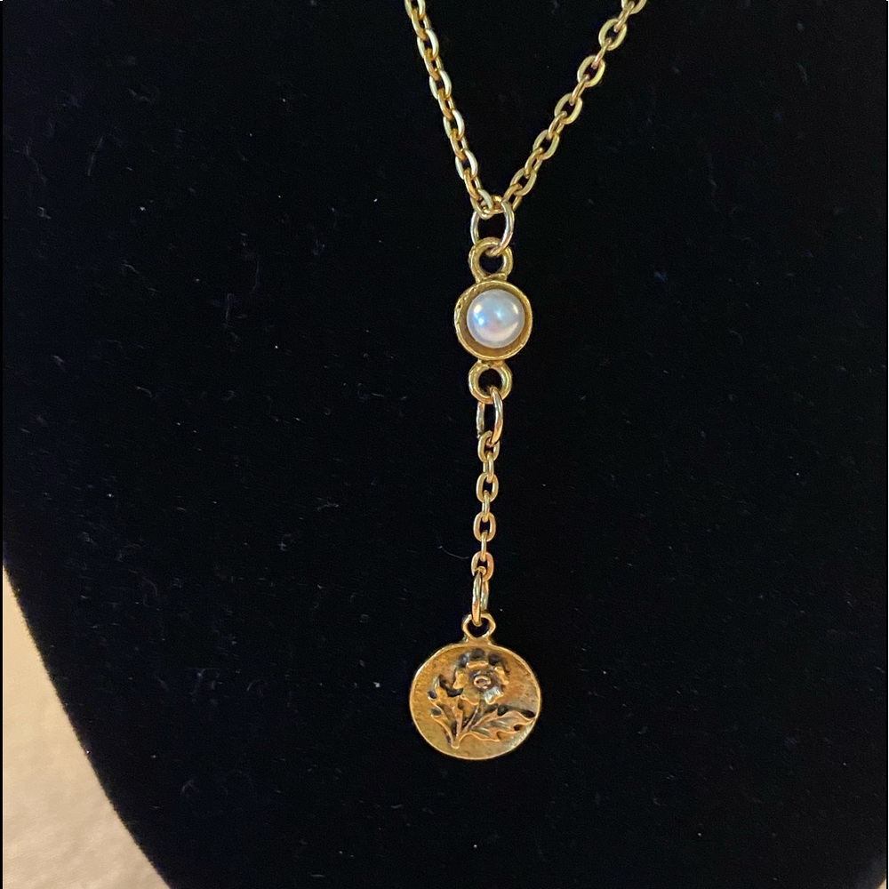 Vintage Fashion Gold Necklace with Rose and Pearl Charms